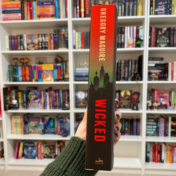 TikTok Fantasy Book: Wicked by Gregory Maguire - Picture 2 of 4